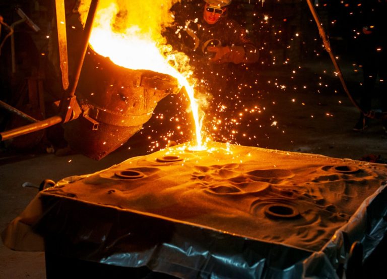 Furnace for glass bottle manufacturing